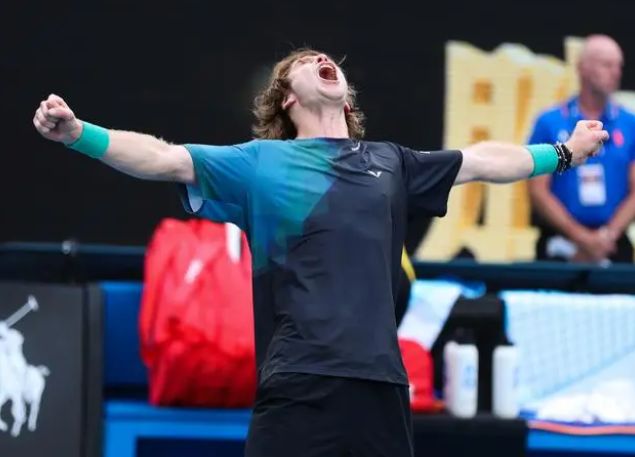 更是在绝境 更是在绝境