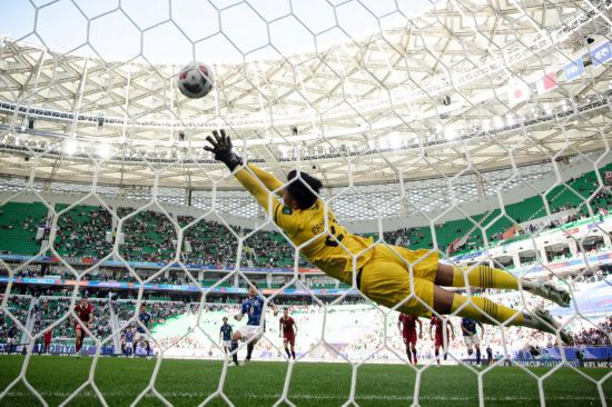 相比之下 相比之下