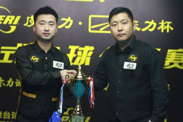 她通过积极 她通过积极